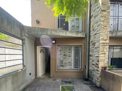 Depto Tipo Casa en Alquiler de 3 ambientes