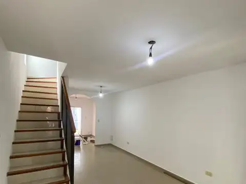 Depto Tipo Casa en Alquiler en Ituzaingo Sur, $ 850.000