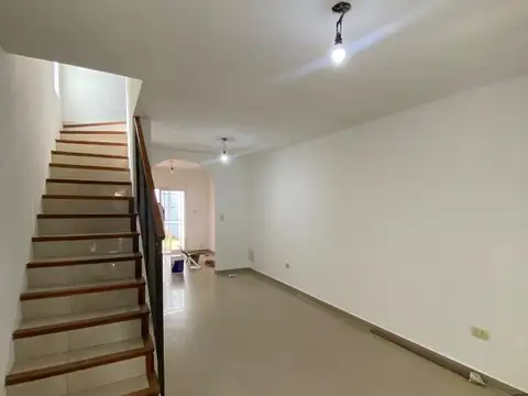 Depto Tipo Casa 3 ambientes con 2 baños