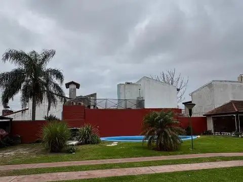 Casa en Venta con 8 cocheras