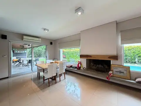 Casa 9 ambientes con 3 baños