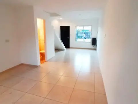 Casa 3 ambientes con 2 baños