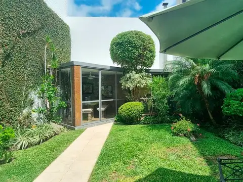 Casa 5 ambientes con 4 baños