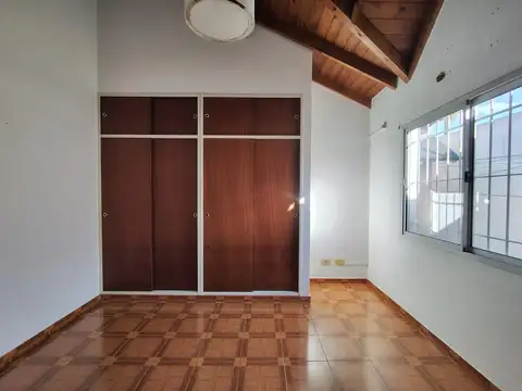 Depto Tipo Casa en Alquiler con 1 cocheras