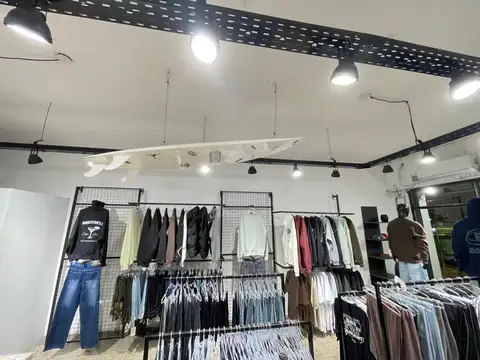 Fondo de Comercio Local de Ropa para Hombres