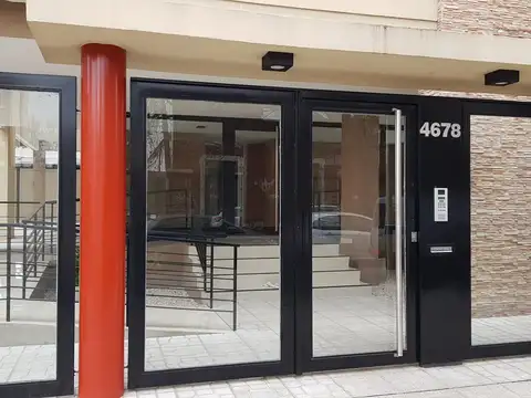 EXCELENTE SEMIPISO DE CATEGORIA   3 AMBIENTES, 2 BAÑOS, BALCON CORRIDO Y LIVING COMEDOR TOTALMENTE VIDRIADO  