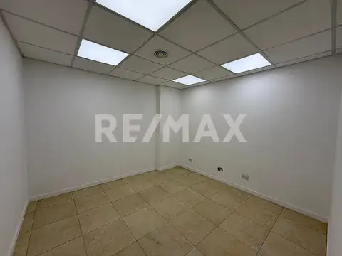 Oficina en Venta con 4 cocheras