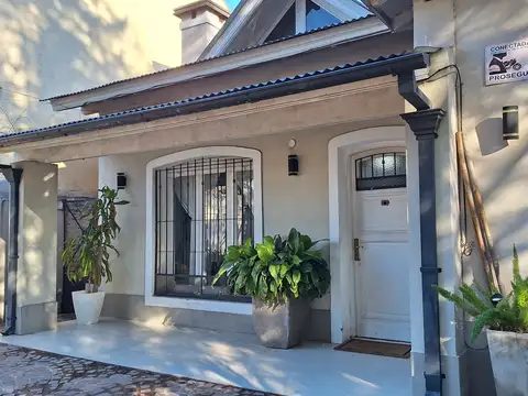 Chalet de 4 ambientes en Castelar Sur — A solo 7 cuadras de la estación