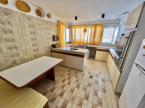 Departamento 6 ambientes con 3 baños