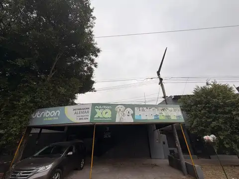 Local en Jose León Suarez