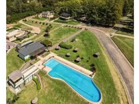 VENTA CASA 5 DORMITORIOS BARRIO PRIVADO PUERTO PARAISO
