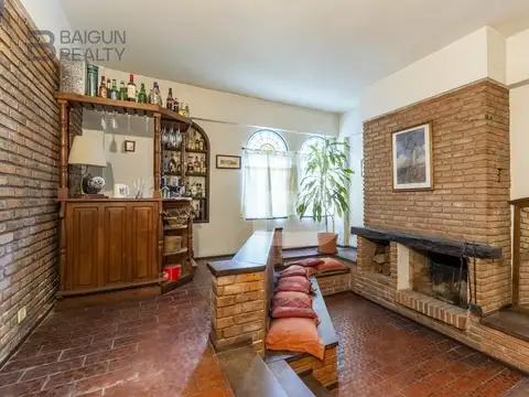 Venta Casa de 6 ambientes con cochera, patio y terraza en Colegiales