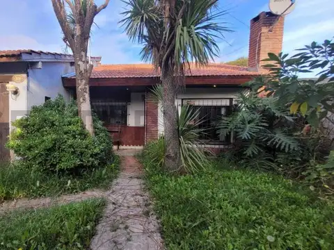 CASA TRES AMBIENTES A RECICLAR CON PARQUE, LOS PINARES MAR DEL PLATA