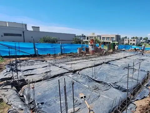 Casa en Venta con 3 cocheras