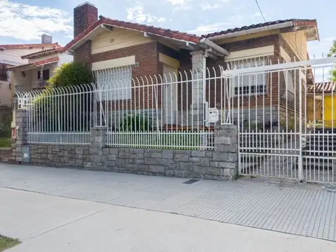 CHALET 3 AMB - EN VENTA BERNAL