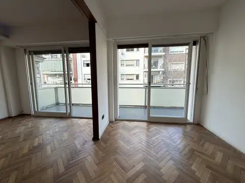 4 ambientes + habitacion de servicios + espacio guardacoche fijo+ Baulera