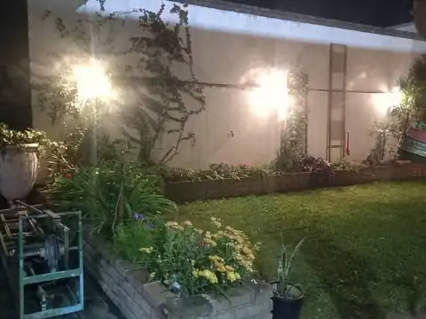 Casa 6 ambientes con 3 baños