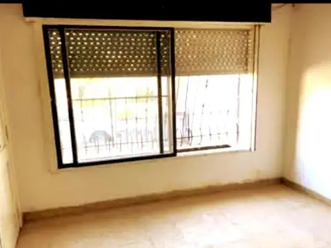 Casa en Venta en Castelar, USD 80.000