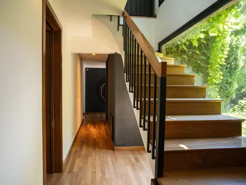 Casa en Venta con 3 cocheras