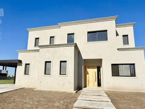 Casa en Venta con 2 cocheras