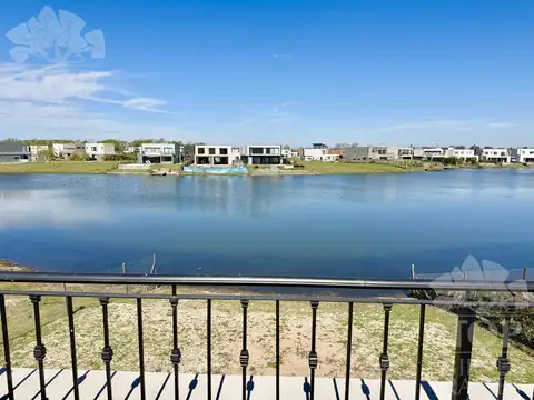 Casa en Venta con 4 cocheras