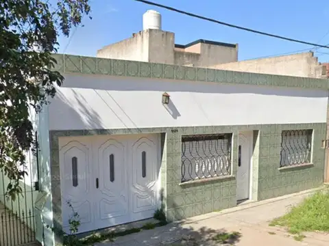 CASA MULTIFAMILIAR  5 AMBIENTES QUILMES OESTE