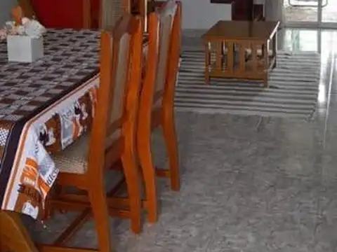 Casa en venta - 3 Dormitorios 1 Baño - Baradero