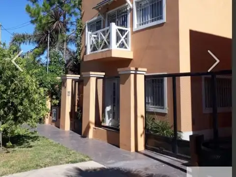 Casa en venta - 3 Dormitorios 3 Baños - 231mts2 - Lobos