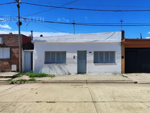 Venta de Casa con dos habitaciones y patio zona Club Unión