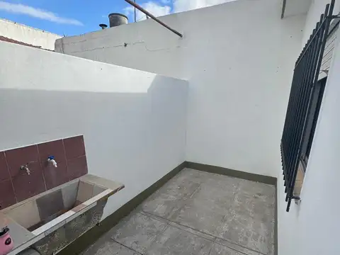 Depto Tipo Casa en Alquiler con 1 cocheras