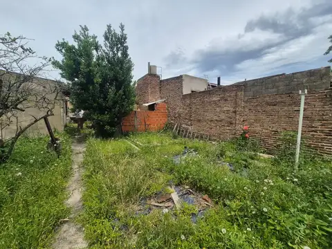 Terreno con construcción a demoler en Venta, Campana Centro