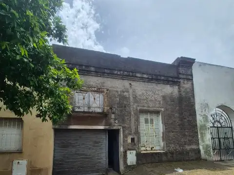 Terreno con construcción a demoler en Venta, Campana Centro