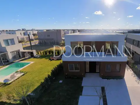 Casa 6 ambientes con 5 baños