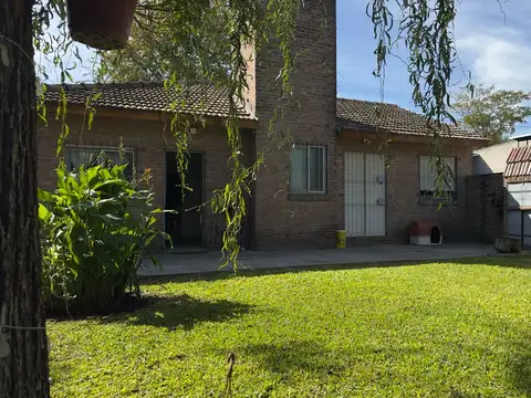 Casa en VENTA - 3 dormitorios - Escritorio - 5 ambientes - Garin-Centro