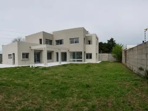 Casa venta 3 dormitorios 4 baños 720mts2 totales - Villa Elisa