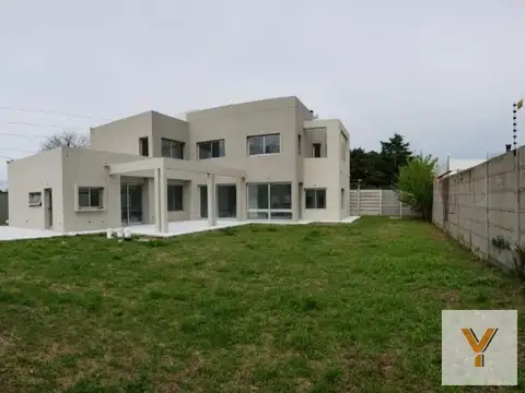 Casa venta 3 dormitorios 4 baños 720mts2 totales - Villa Elisa