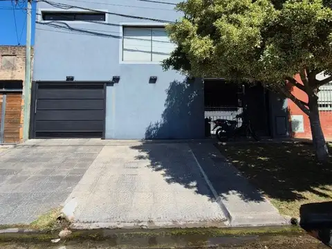 Calle 529 e/ 26 y 27- CASA 3 dorm c/ coch y pileta