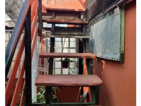 TIPO CASA   2 AMBIENTES+ MONOAMBIENTE .  P.ALTA - VENDE 0  PERMUTA - MUNRO