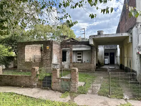 CASA A RECICLAR EN VENTA