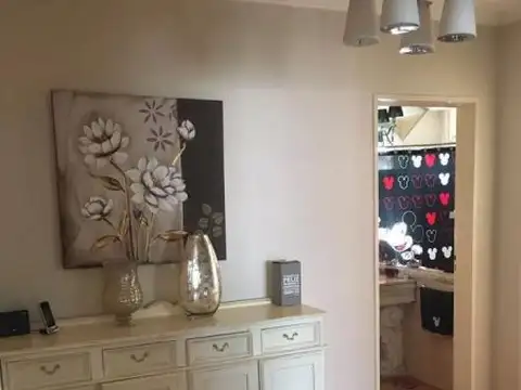 Casa 6 ambientes con 4 baños