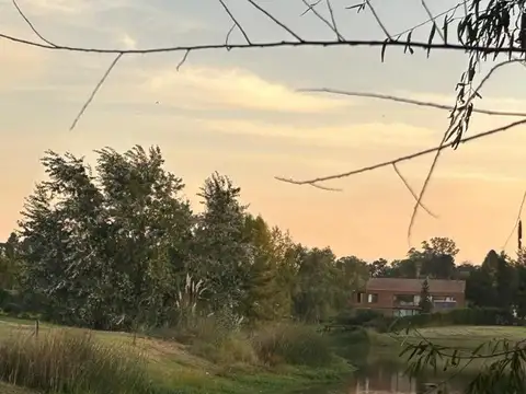 Hermoso terreno con 49m sobre la Laguna