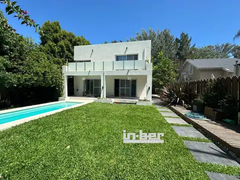 Casa - Venta - Argentina, Berazategui - Av. Valentin Vergara 4626