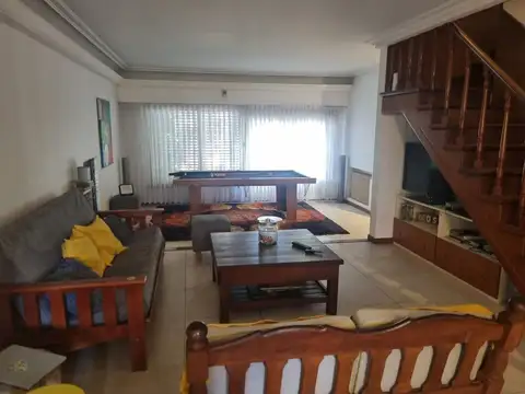 Casa en Venta con 3 cocheras