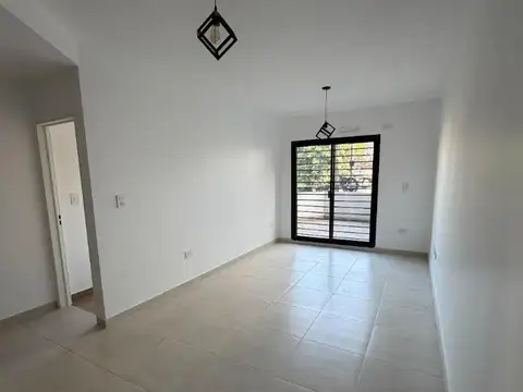Departamento de 2 Ambientes con Terraza Propia en Banfield.