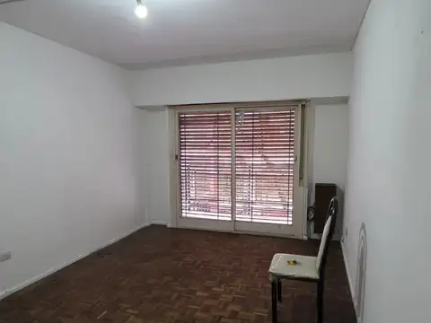 Teniente General Eustoquio Frías 500, Piso 2