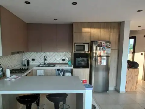 Casa 3 ambientes con 2 baños