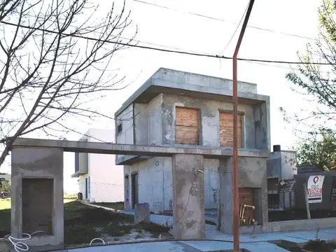 DUPLEX EN VENTA ~ COMPLEJO CERRADO - B° EL TRIANGULAR