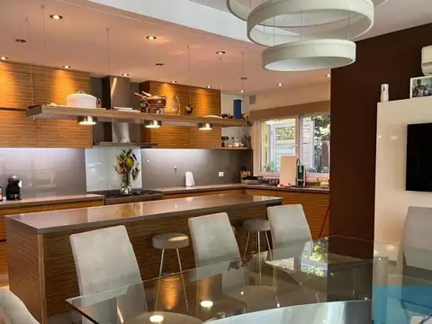 Casa 4 ambientes con 4 baños