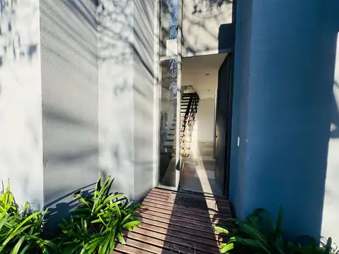 Casa en Venta con 3 cocheras