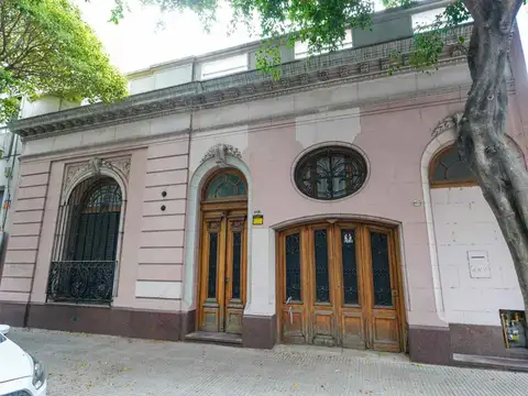 CASA EN VENTA 3 AMB ALMAGRO CON JARDIN Y COCHERA